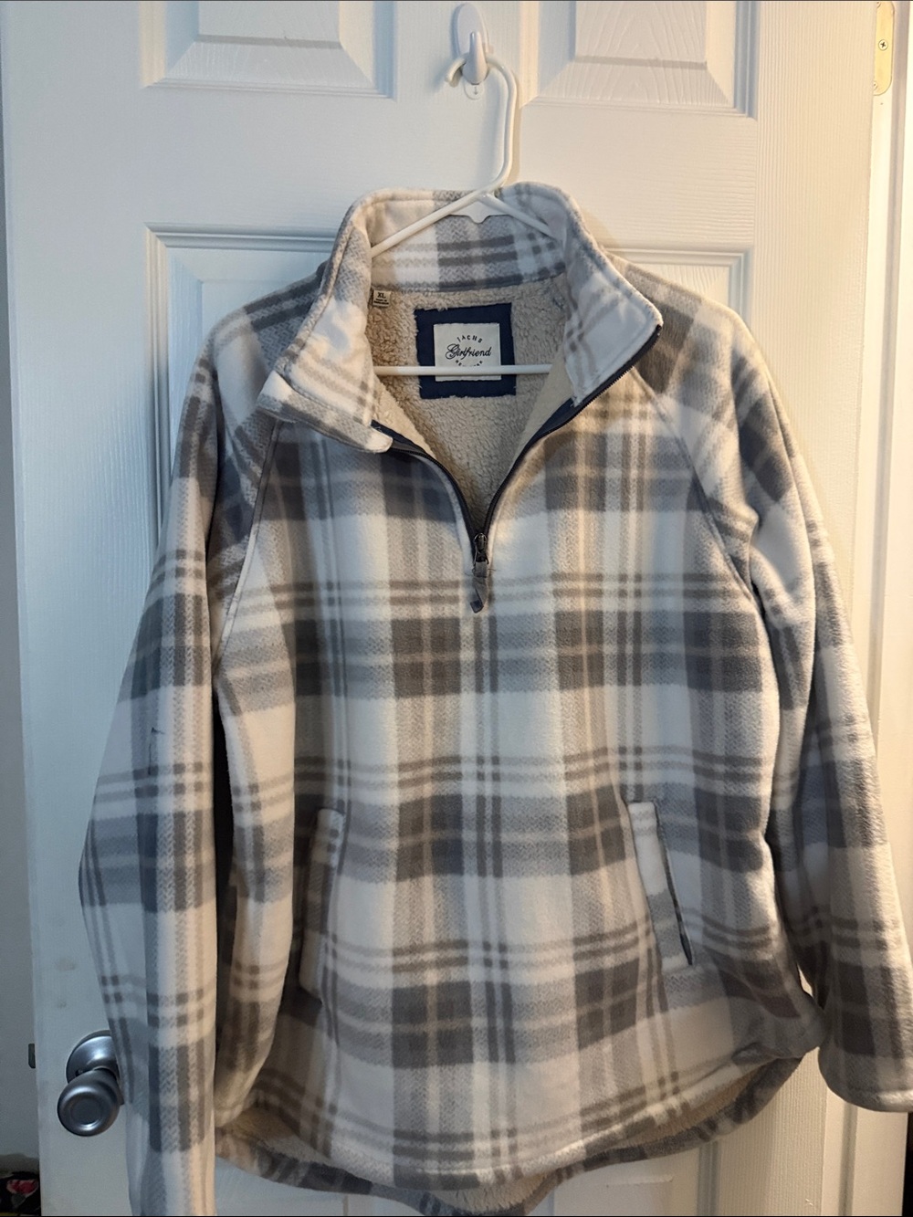 Jache girlfriend, New York, pull over soft Sherpa lined